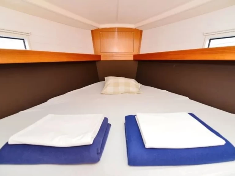 Hire a Bavaria Bavaria Cruiser 37 B Betina