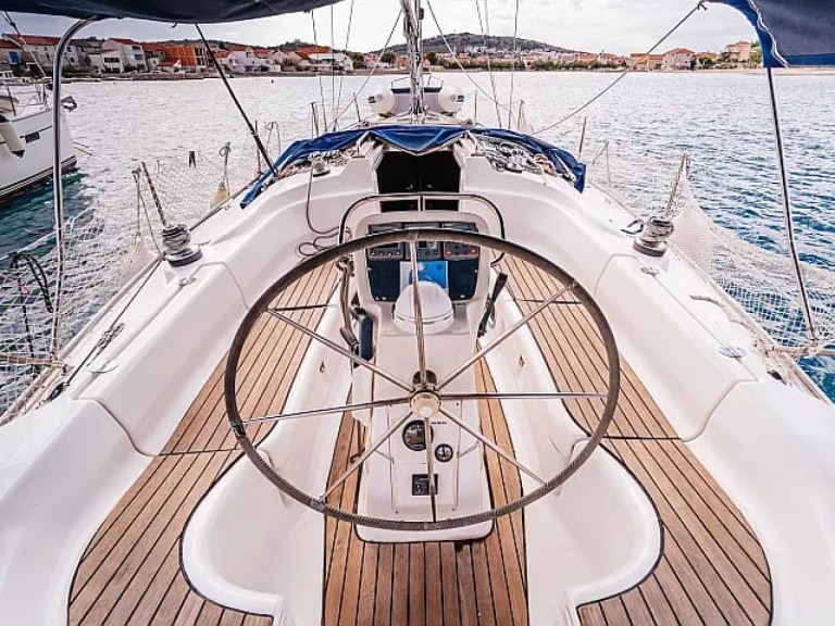 Hire Sailboat Bavaria with a boat licence