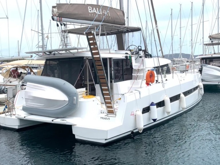 Bali Bali 4.1 charter bareboat or skippered in  Lygia