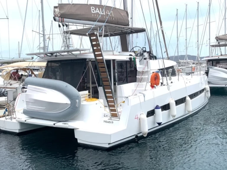 Bali Bali 4.1 charter bareboat or skippered in  Lygia