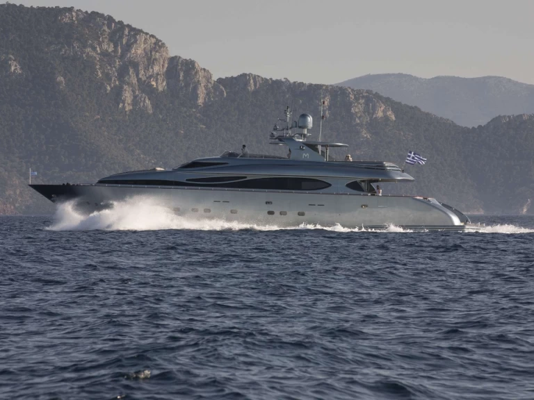 Hire Luxury Yacht Maiora with a boat licence