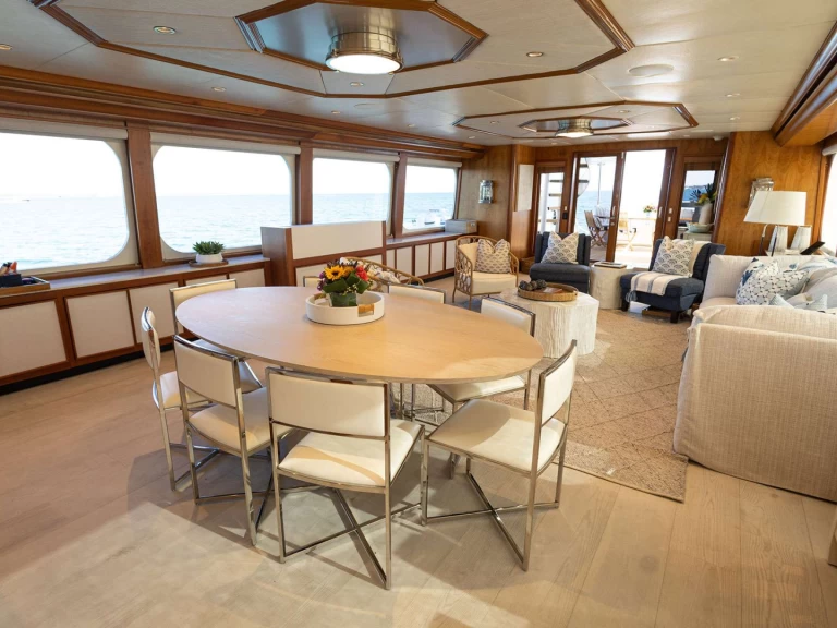 Luxury Yacht to hire Nassau at the best price