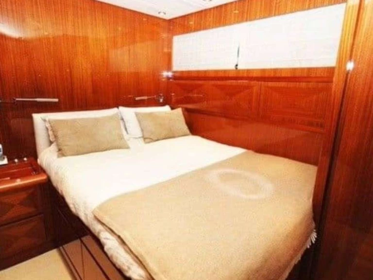 Yacht hire Cannes cheap Lady Splash 