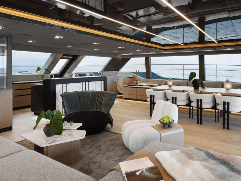 Hire Luxury Yacht Sunreef with a boat licence