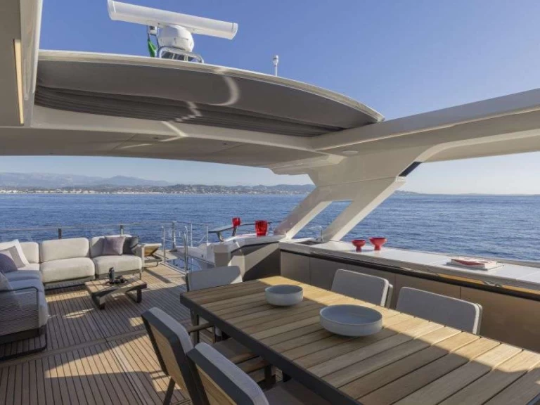 Hire Luxury Yacht Absolute with a boat licence