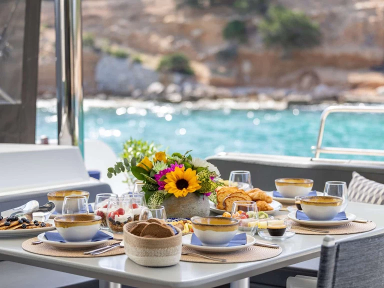 Lagoon QUEEN OF DIAMONDS  charter bareboat or skippered in  Athens