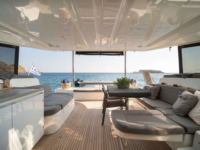 Hire Luxury Yacht Lagoon with a boat licence