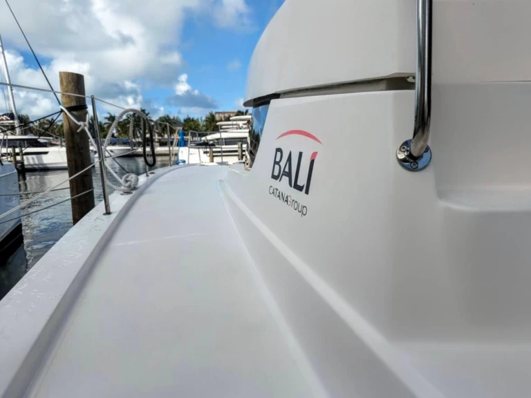 Yacht hire Nassau cheap Bali 4.2
