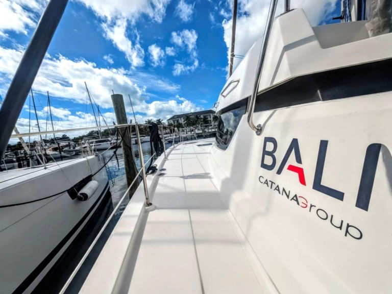 Catamaran to hire Nassau at the best price