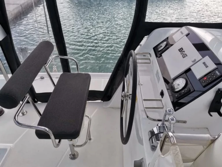 Catamaran to hire Lygia at the best price