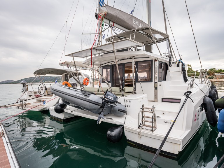 Catamaran to hire Lefkáda at the best price