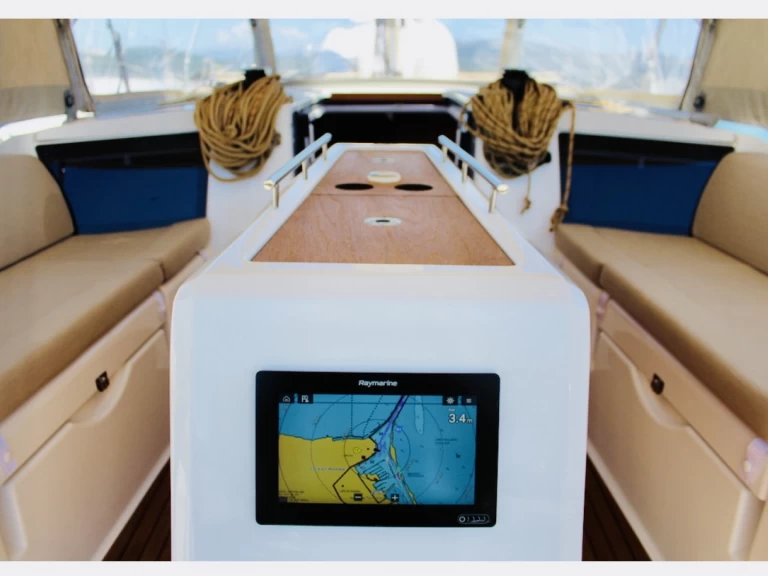 Sailboat hire in Lefkáda - Dufour Dufour 390