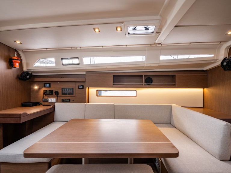 Yacht hire Néa Péramos cheap Oceanis 40.1