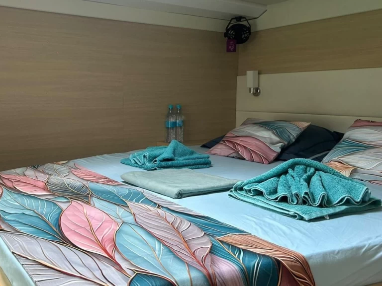 Yacht hire Eden Island cheap Lagoon 620