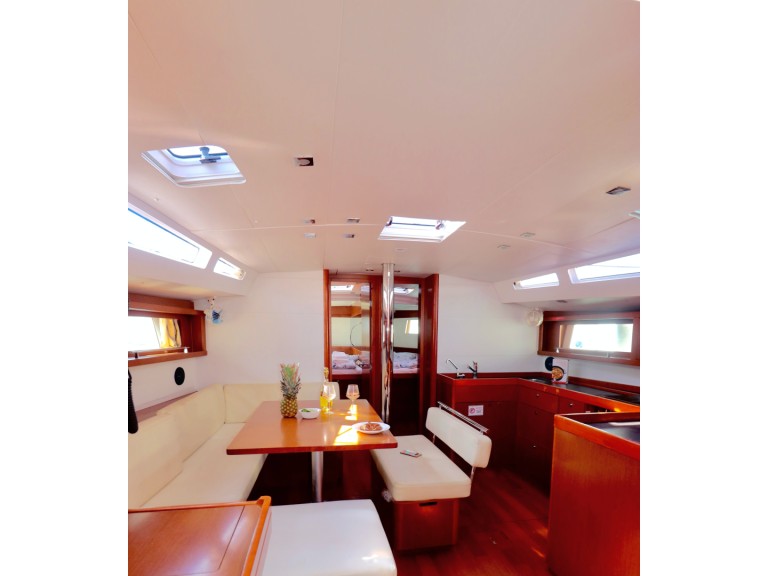 Sailboat hire in Kaštel Gomilica - Bénéteau Oceanis 48