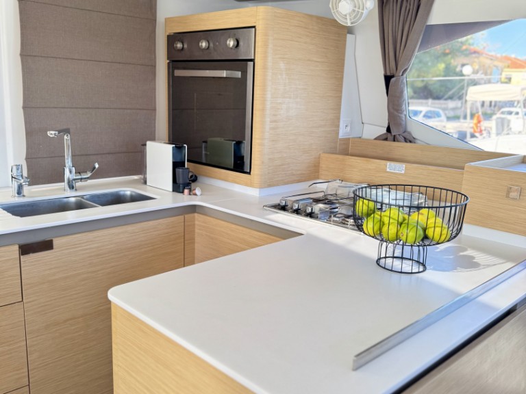 Catamaran to hire Préveza at the best price