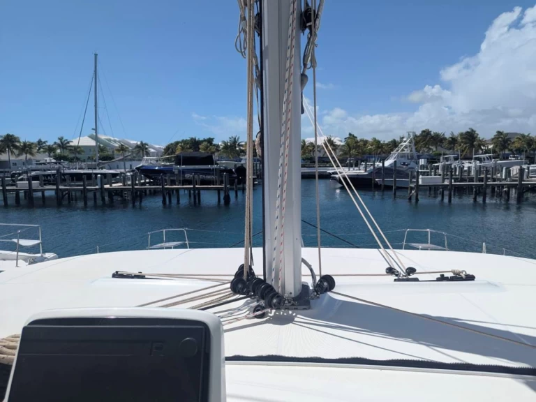 Catamaran hire in Nassau - Lagoon Lagoon 46