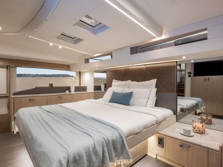 Yacht charter Capo d'Orlando - Prestige Prestige M48 on SamBoat