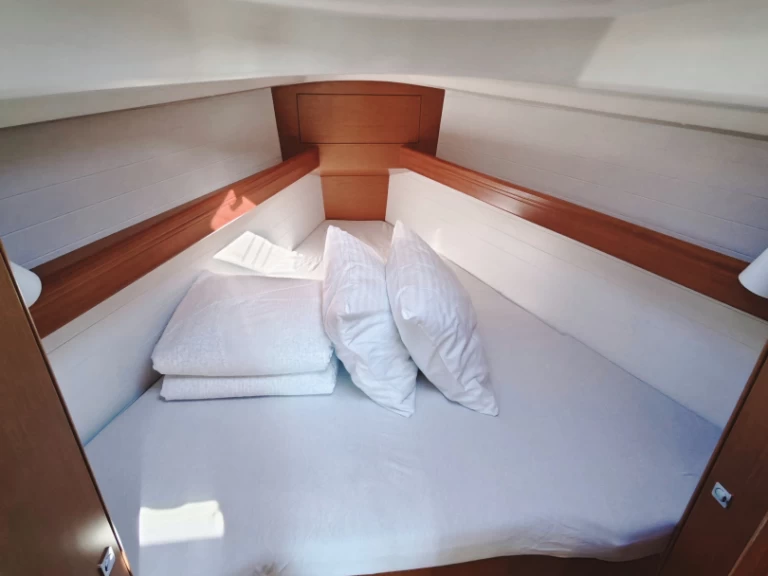 Yacht charter Punat - Bavaria Cruiser 34 on SamBoat