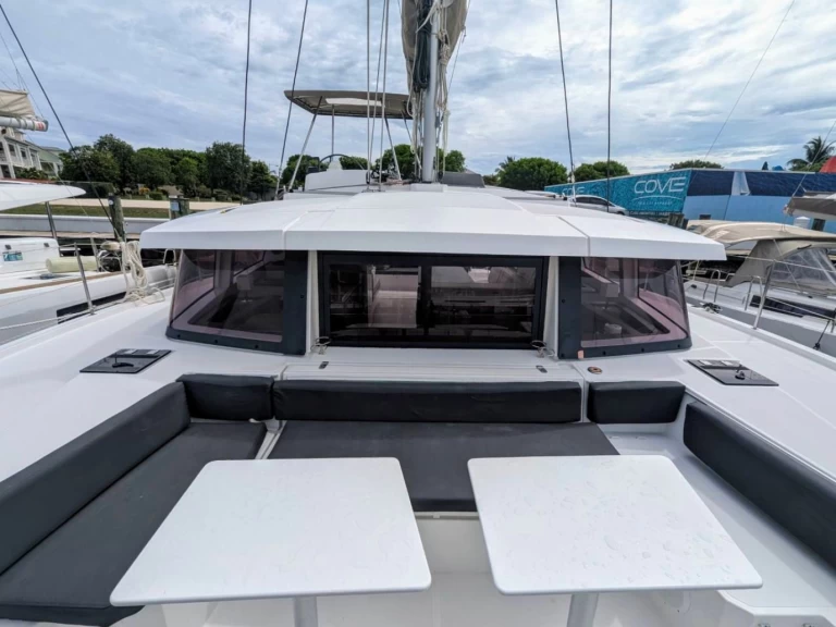 Catamaran to hire Nassau at the best price