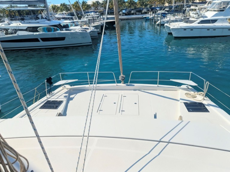Catamaran to hire Nassau at the best price