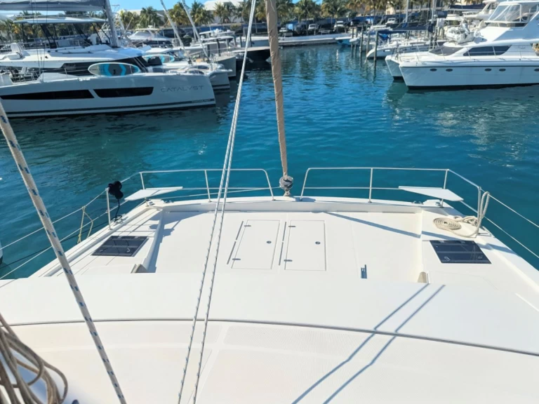 Catamaran to hire Nassau at the best price