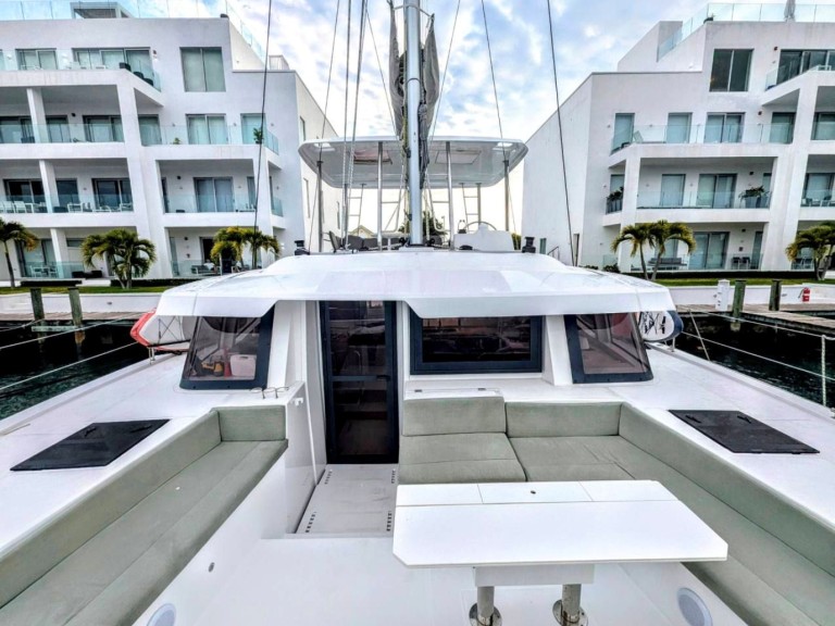 Yacht charter Nassau - Bali Bali 4.6 on SamBoat