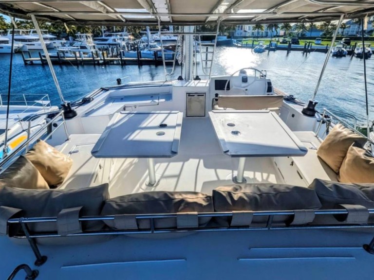 Hire Catamaran Bali with a boat licence