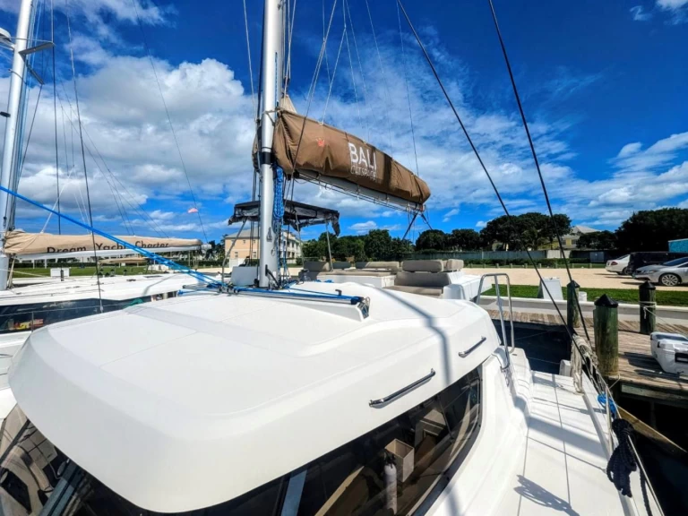 Catamaran hire in Nassau - Bali Bali Catspace Voile