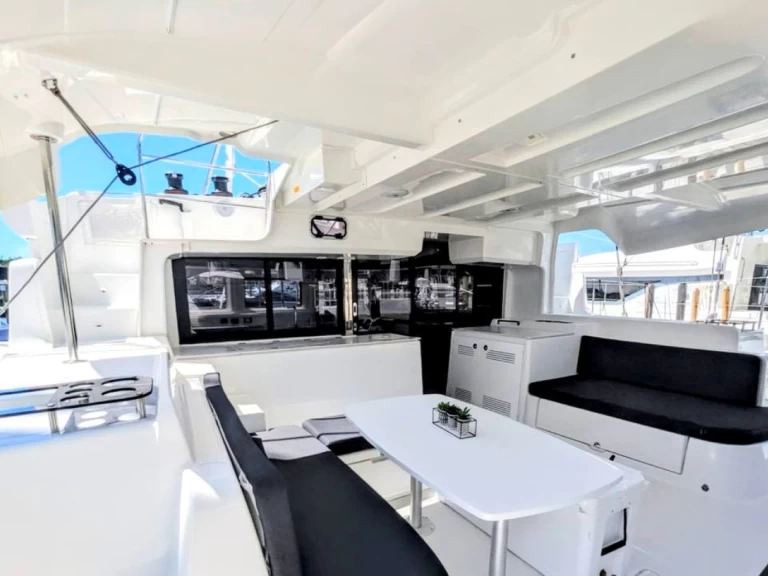 Yacht hire Nassau cheap Lagoon 46
