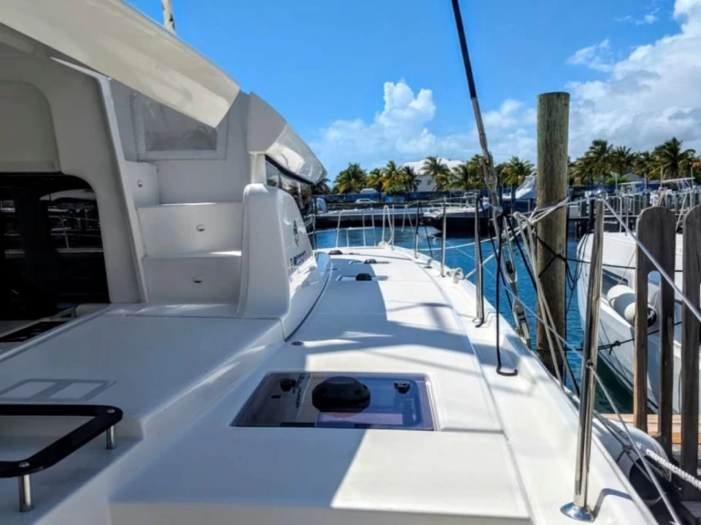 Catamaran hire in Nassau - Lagoon Lagoon 46