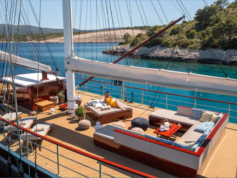Yacht hire Stobreč cheap M/S Romanca