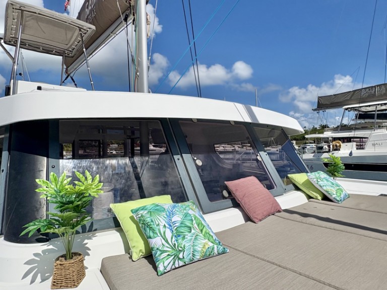 Charter a Bali Bali Catspace Voile in Parham Town on Samboat