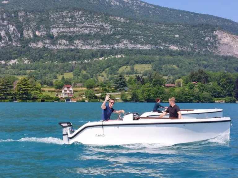 Hire Motorboat with or without skipper Jeanneau Évian-les-Bains