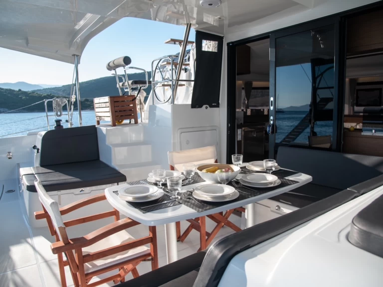 Yacht hire Naxos Port cheap Lagoon 42