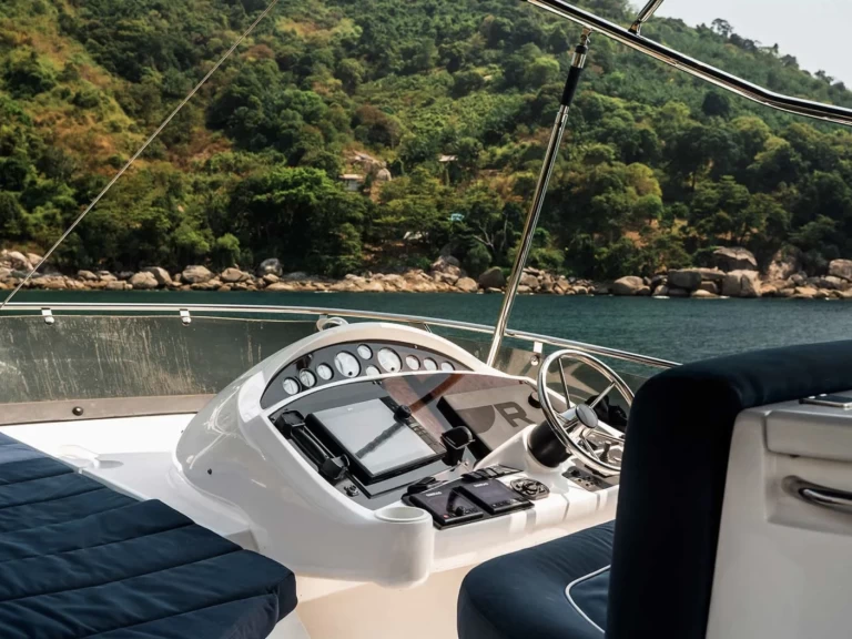 Charter a Sunseeker Manhattan 60 in Phuket (City) on Samboat