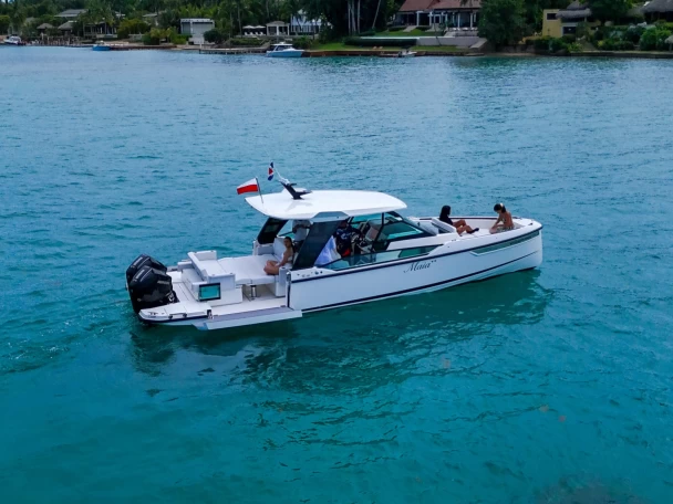Charter a Saxdor Saxdor 320 GTO in Casa de Campo Marina on Samboat