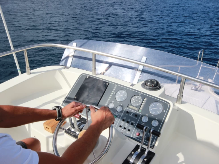 Charter a Cayman 30 Fly in Sant Feliu de Guíxols on Samboat