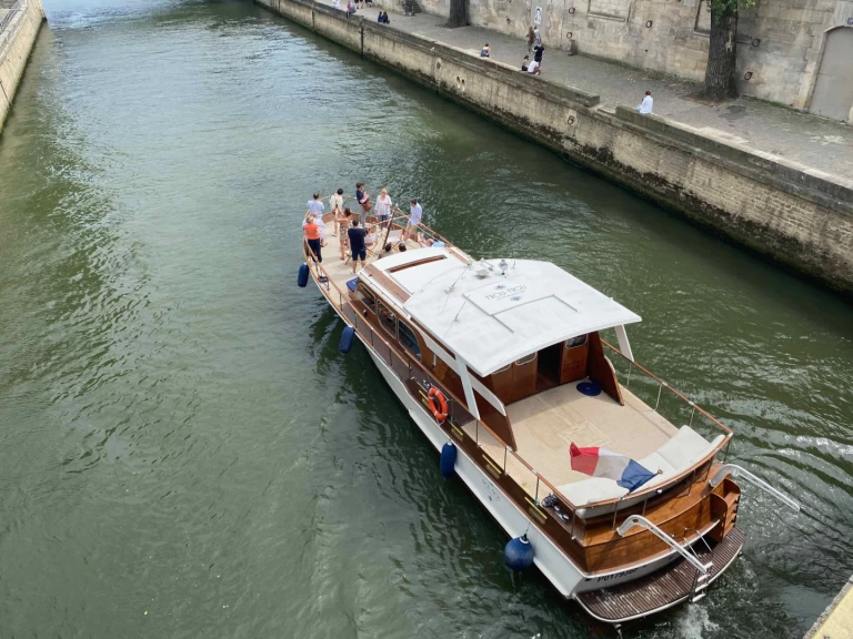 Charter a Croisière sur un Yacht privé in Paris on Samboat