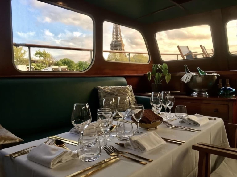 Hire Luxury Yacht Croisière sur un with a boat licence