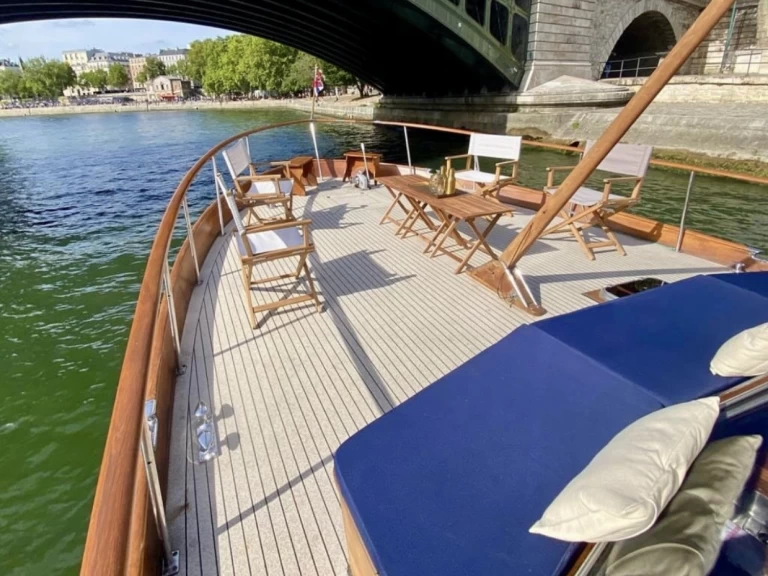 Luxury Yacht to hire Paris at the best price