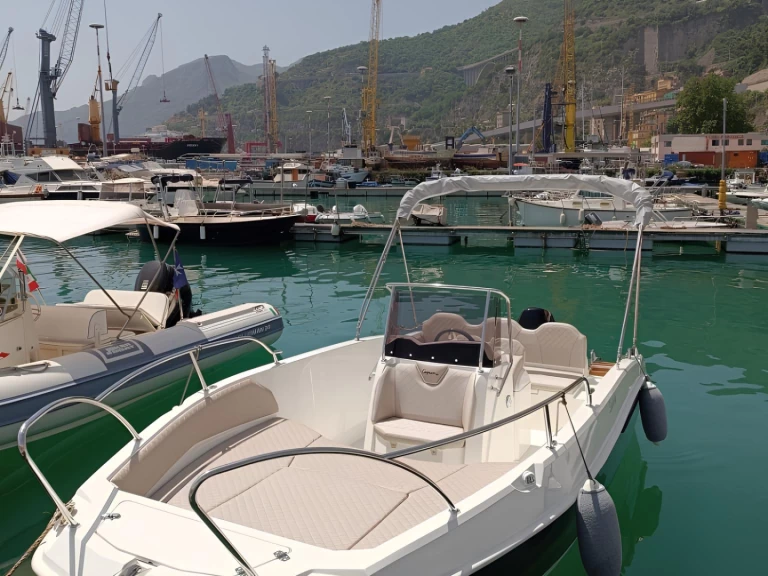 Motorboat to hire Salerno at the best price