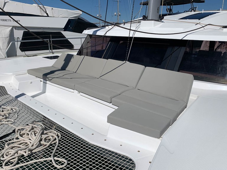 Hire Catamaran Fountaine Pajot with a boat licence