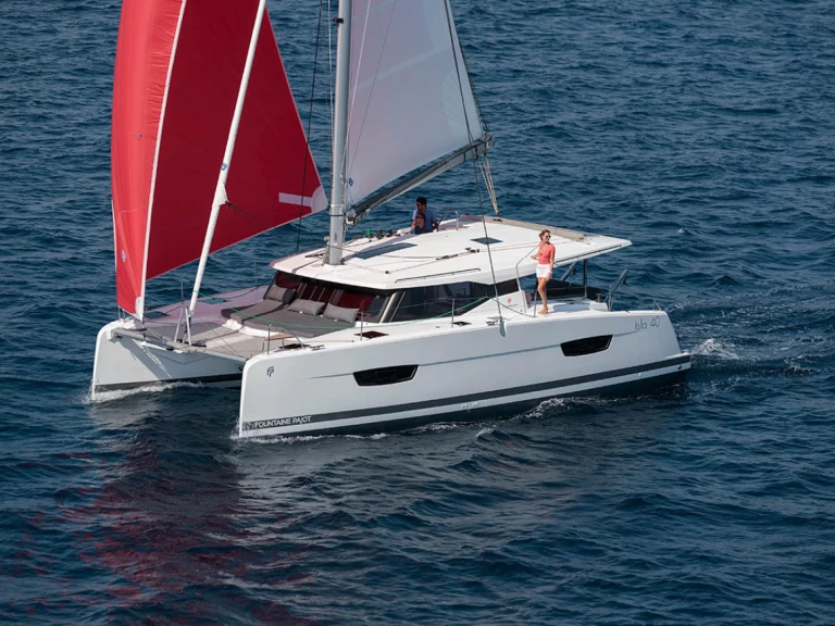 Charter a Fountaine Pajot Isla 40 in Alimos on Samboat