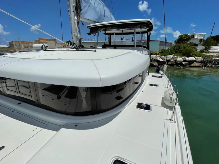 Hire a Lagoon Lagoon 42 Alimos