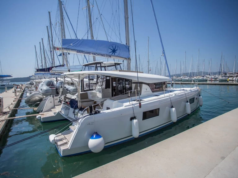 Hire a Lagoon Lagoon 42 Alimos