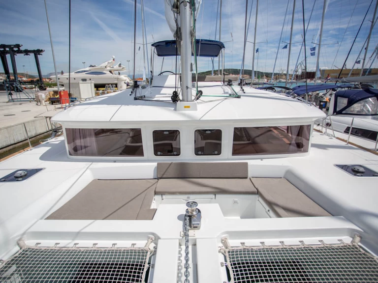 Catamaran to hire Alimos at the best price