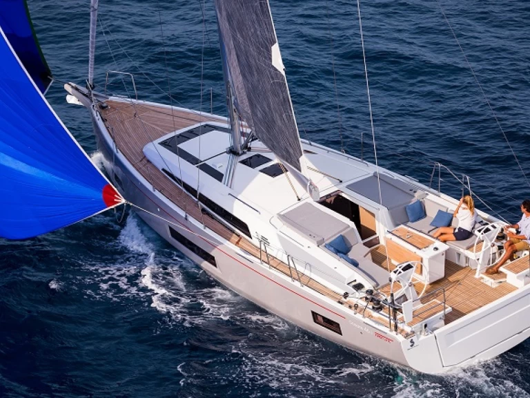Bénéteau Oceanis 46.1 charter bareboat or skippered in  Alimos