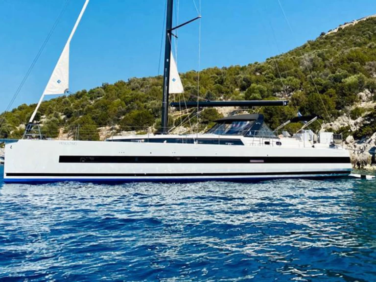 Hire a Bénéteau Oceanis Yacht 62 Alimos