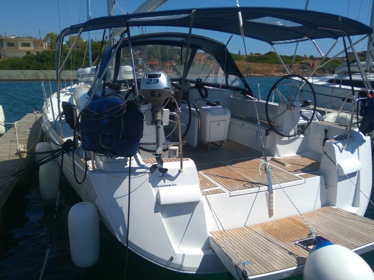 Sailboat hire in Alimos - Jeanneau Sun Odyssey 519